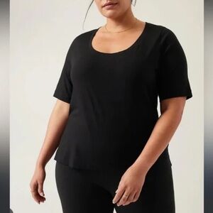 Athleta Outbound Scoop Tee women’s Black Short Sleeve Tee